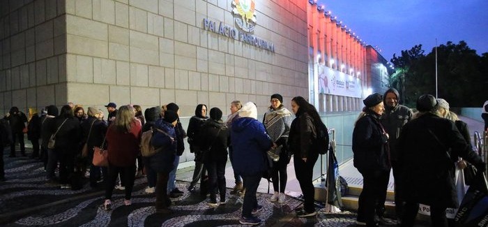 Manifestantes bloqueiam entradas da Assembleia Legislativa